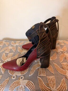 Freebird by Steven Jillian Red Croc Lace-Up Heels Size 11 Tried On Only